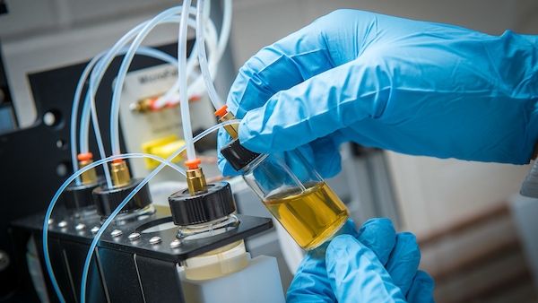 A scene that depicts Chemical Engineering